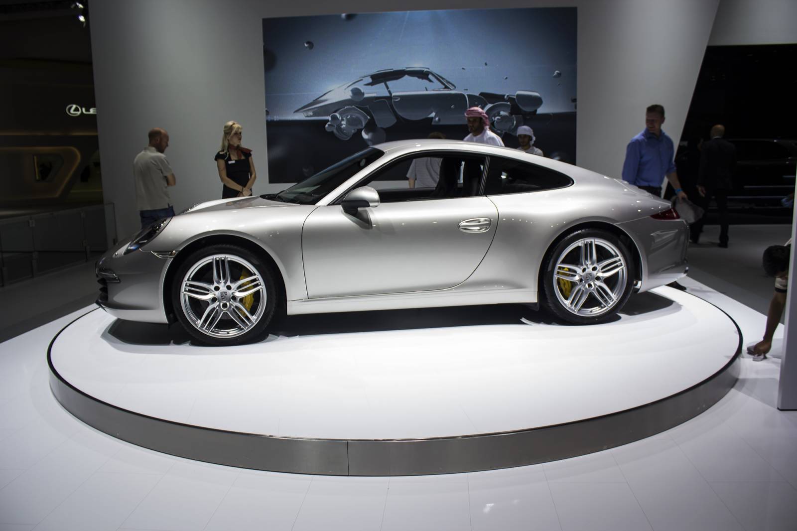 Comment faire la petite ou grande révision sur une porsche 911 cayman boxster spyder sur Paris 75 ou les environs ?
