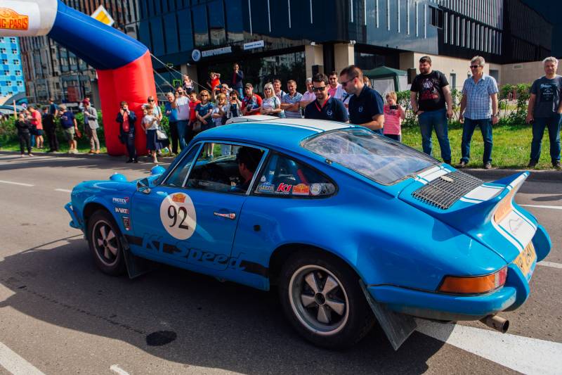 Où trouver un garagiste Porsche pour la petite et la grande révision d'une 911 cayman boxster spider proche de Ecquevilly dans le nord des Yvelines 78?